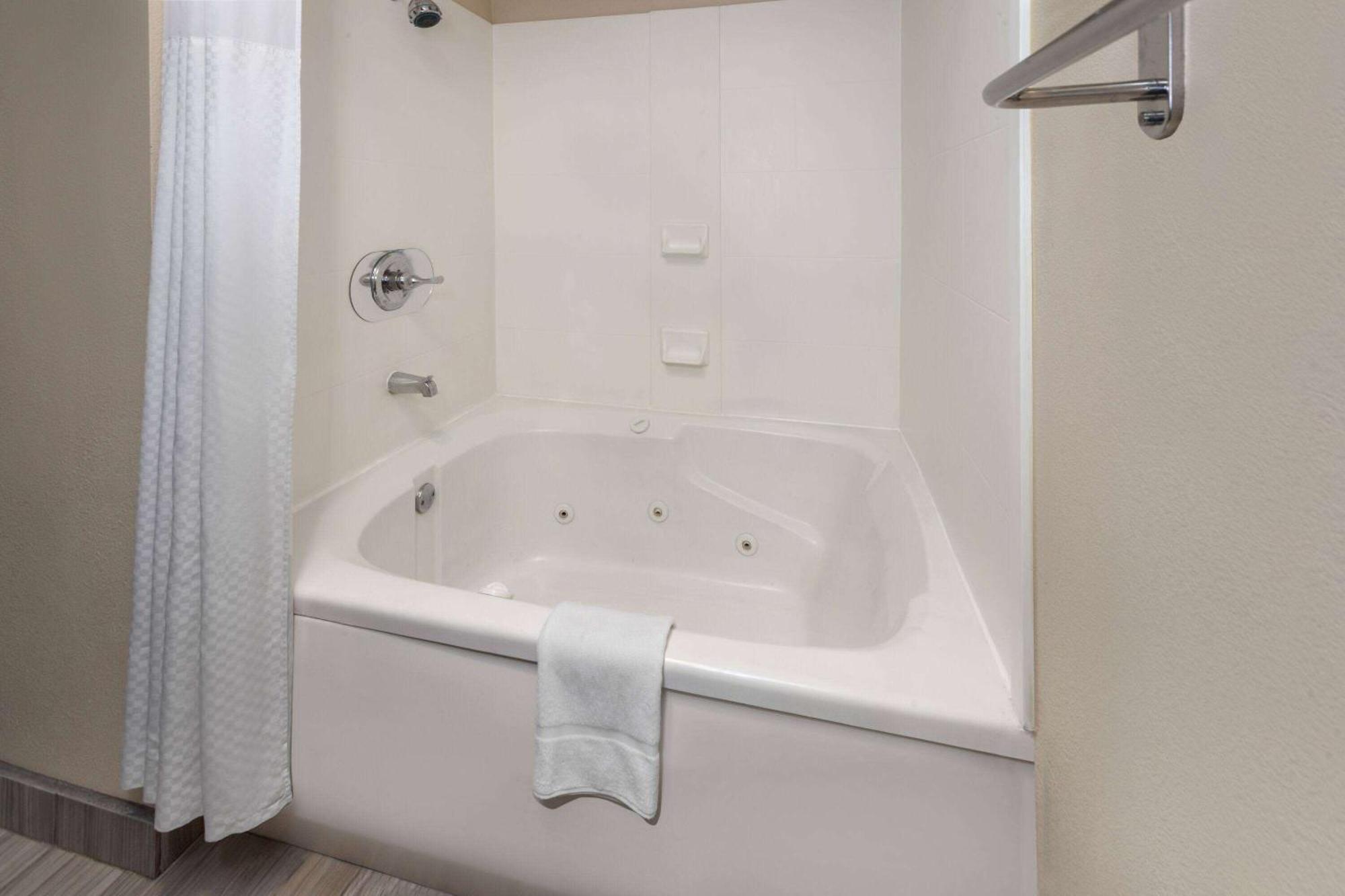 Baymont By Wyndham Copley Akron Exterior photo