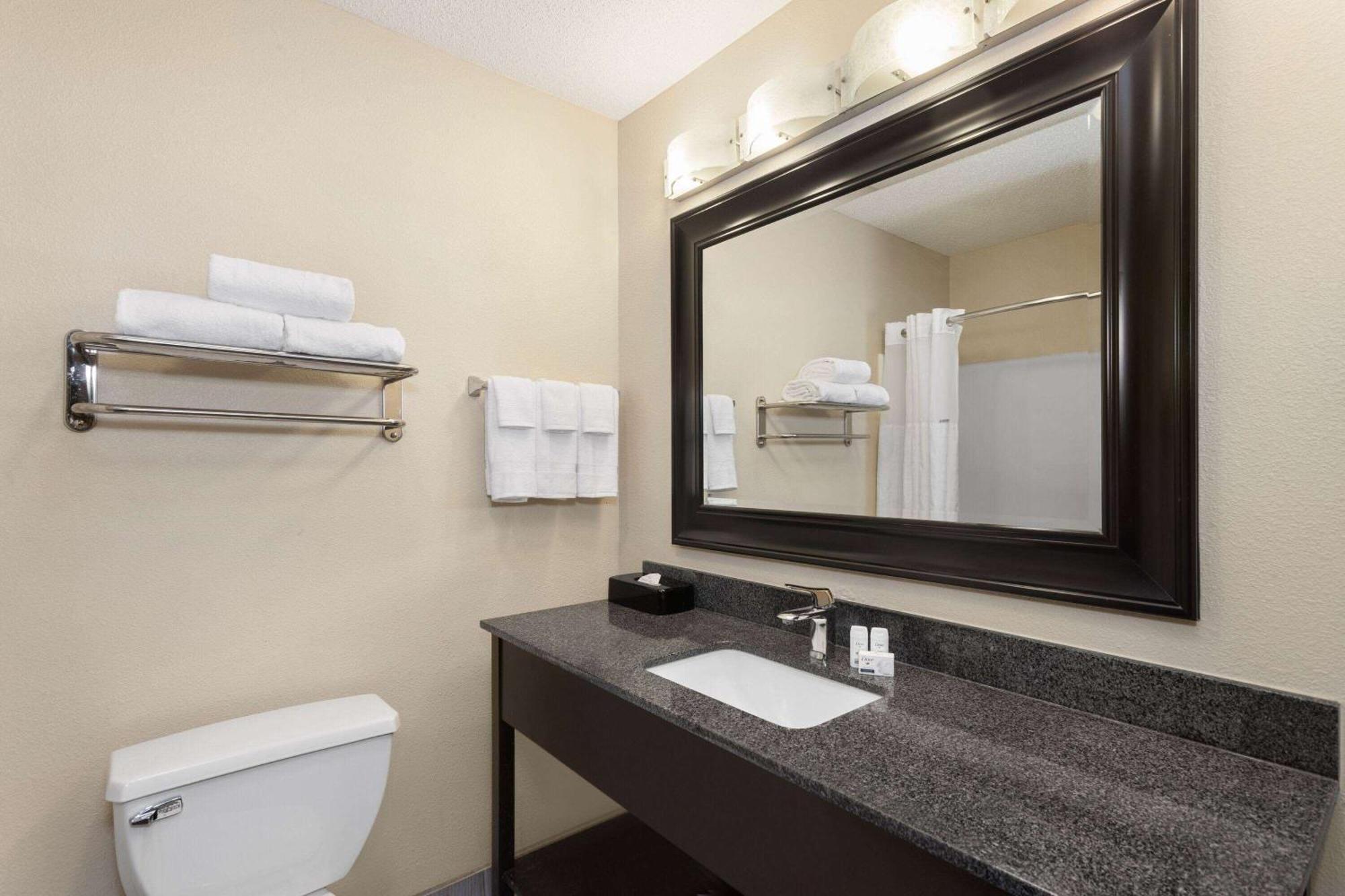 Baymont By Wyndham Copley Akron Exterior photo